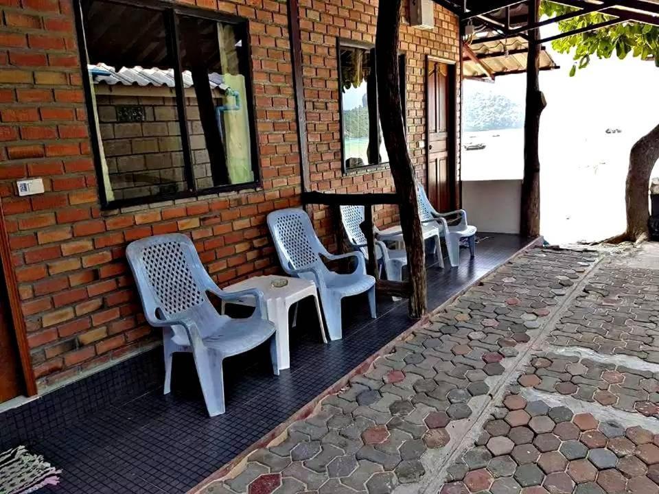 Dalum Beachhouse Phi Phi Don Exterior photo